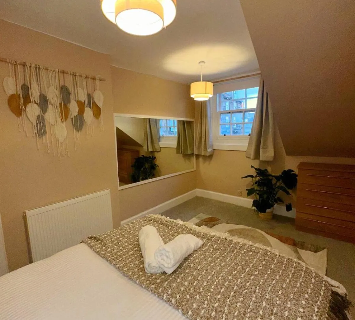 Duplex - City Centre 4-Bed Retreat Edinburgh