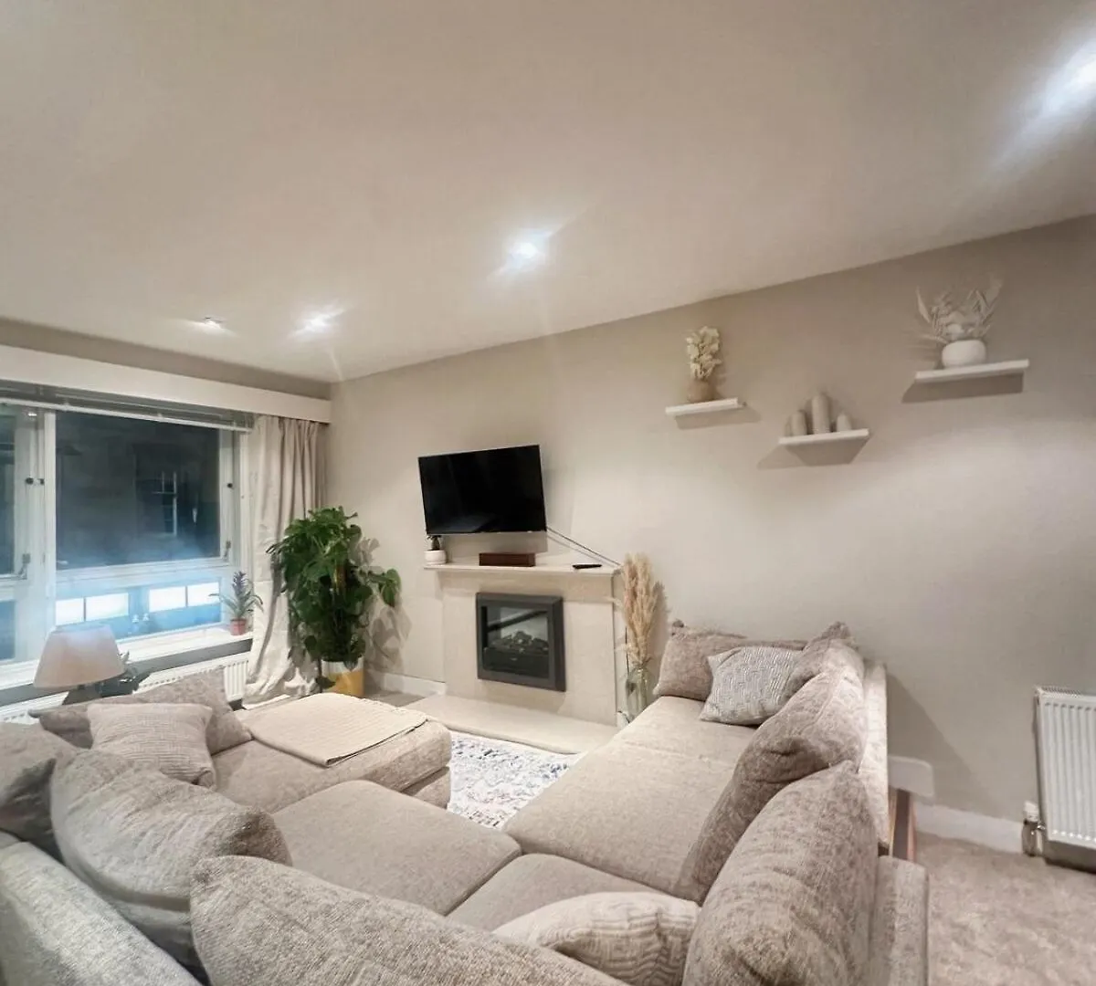 Duplex - City Centre 4-Bed Retreat Edinburgh 0*,  Velká Británie